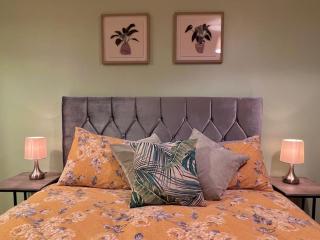 Cheerful 2 Bedroom Home with Off-road parking - Deysbrook - 3