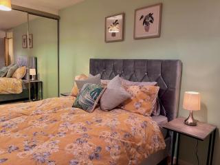 Cheerful 2 Bedroom Home with Off-road parking - Deysbrook - 2