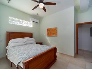 Casa Alegre- Heart of Tres Cocos Area across from Truck Stop by Stay Floreo - San Pedro - 9