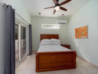 Casa Alegre- Heart of Tres Cocos Area across from Truck Stop by Stay Floreo - San Pedro - 7