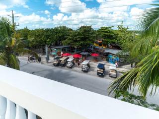 Casa Alegre- Heart of Tres Cocos Area across from Truck Stop by Stay Floreo - San Pedro - 3
