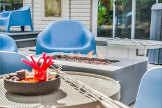 Zion Plush Family Escape HotTub, Games, Sleeps 14 - Glendale - 5
