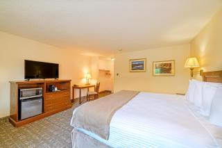 Town & Country Inn & Resort - 1