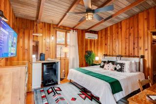 The Furry Lodge Double Ste 2&3 - Waynesville - 1