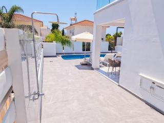 Sunshine Villa Ayia Napa - Ayia Napa - 9