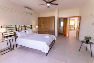 Luxury Beach Villa with Private Pool, Jacuzzi, Beach Club Access with Restaurant & Adventure Nearby - Baní - 2