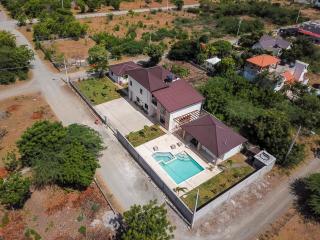 Luxury Beach Villa with Private Pool, Jacuzzi, Beach Club Access with Restaurant & Adventure Nearby - Baní - 9