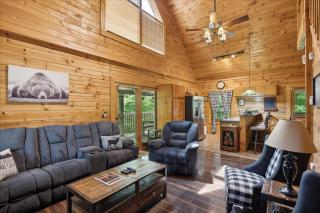 Golden Grizzly Cabin W Hot Tub & Creek By Beyond - 5