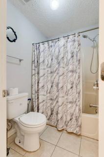 Lovely 2 BDR Condo with Balcony 2M to Broadway - Nashville - 6