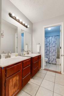 Lovely 2 BDR Condo with Balcony 2M to Broadway - Nashville - 1