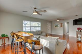 Sunny Fort Walton Beach Vacation Rental with Yard! - 5