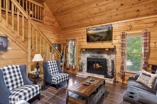 Golden Grizzly Cabin W Hot Tub & Creek By Beyond - 3