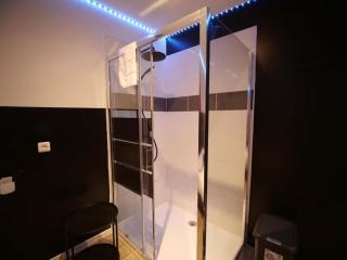 Red Room - Olympe Suites & Spa Lille, Croix, Roubaix - Croix - 6