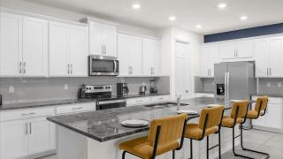 Majestic 9-Bedroom Home: Luxury & Serenity Await - Kissimmee - 1