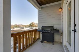 3 Bedroom Home- HUGE yard for pets 4 miles to Broadway - 9