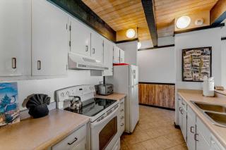 Lake Tahoe Vacation Rental w Patio & Pool Access - 3