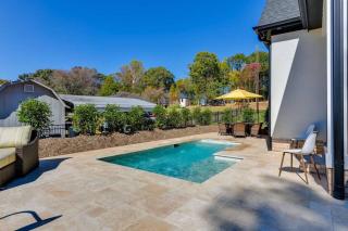 Lakefront Retreat with Dock and Pool - Mooresville - 9
