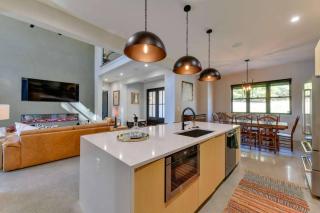 Lakefront Retreat with Dock and Pool - Mooresville - 4
