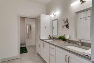 Chic Condo, 2mi to Downtown, Sleeps 8, by Geodis - 3