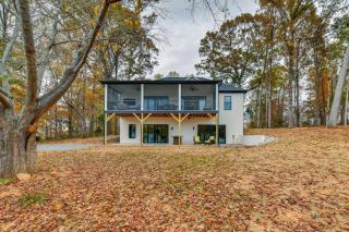 The Flat - A Lake View Retreat with Dock Access - Mooresville - 4