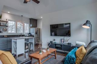 Cozy Loft - Steps to 12th South and Belmont - Nashville - 2