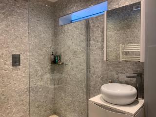 Sanctuary by the Sea with large room including lounge, bathroom, direct garden access & free parking - 2
