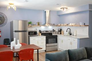 Sojourn's Harborage Jellyfish Suite Near Beach - North Camellia Acres - 0