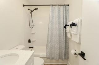 Sojourn's Harborage Jellyfish Suite Near Beach - North Camellia Acres - 3