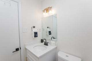 Sojourn's Harborage Jellyfish Suite Near Beach - 2