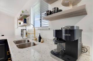 Lux Fun Zone Home - Sleeps 16 - 8