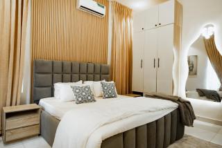 5 bedroom classy fully furnished - Ikota - 2