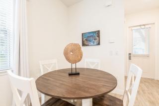 Cozy Peach Cottage Near Disney With Margaritaville Resort Island H2O Access - 8029Dr - Orlando - 8