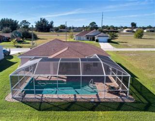 Villa M & M 3 bed 2 bath and a gorgeous pool - Cape Coral - 0