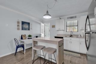 North Myrtle Beach Sweetgrass Cottage 3 min to Beach & 5 min to Golf Course - Myrtle Beach - 4