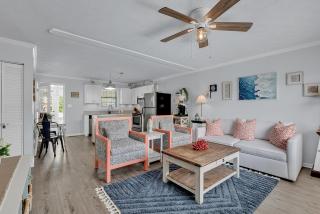 North Myrtle Beach Sweetgrass Cottage 3 min to Beach & 5 min to Golf Course - Myrtle Beach - 0