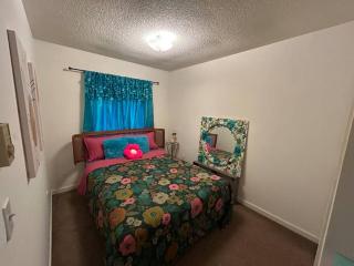Retro Retreat & Spa - 5