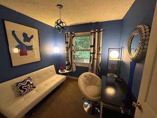 Retro Retreat & Spa - 3