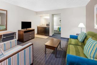 Holiday Inn Hotel & Suites Oklahoma City North by IHG - Oklahoma City - 2