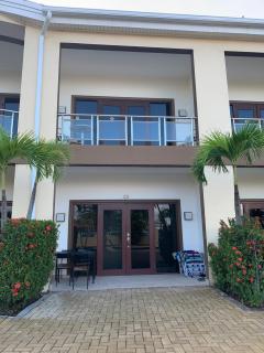 Tranquil Eagle Beach Condo, sleeps 4 to 6 - 6