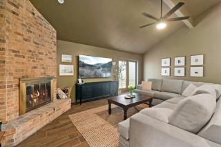 Charming Home Near Sea World & Six Flags Sleeps 8 - San Antonio - 0