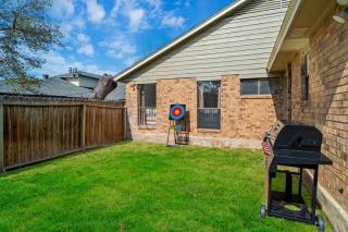 Charming Home Near Sea World & Six Flags Sleeps 8 - San Antonio - 8