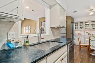 Charming Home Near Sea World & Six Flags Sleeps 8 - San Antonio - 4