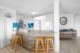 3Bed Oceanview Surfside Resort - Buddina - 1