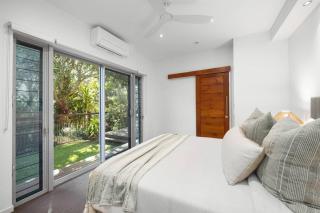 Surfside Villa - 50m to beach access, heated pool - Marcoola - 1