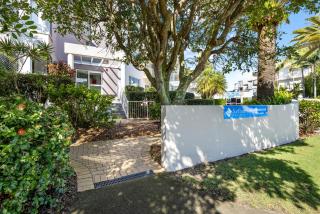 3Bed Oceanview Surfside Resort - Buddina - 9