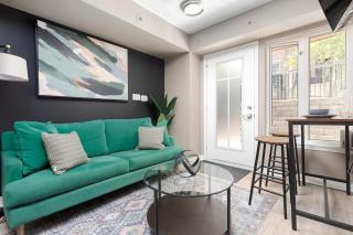 Lakeside Haven - Cozy Townhome in Liberty Village - 0