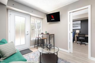 Lakeside Haven - Cozy Townhome in Liberty Village - 4