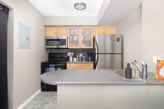 Lakeside Haven - Cozy Townhome in Liberty Village - 1