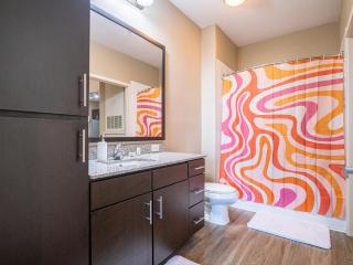 Chic spacious 2BA 2BR with views of pool - Orlando - 5