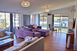 Mountain View Hat Head - Bring your own linen. - 5